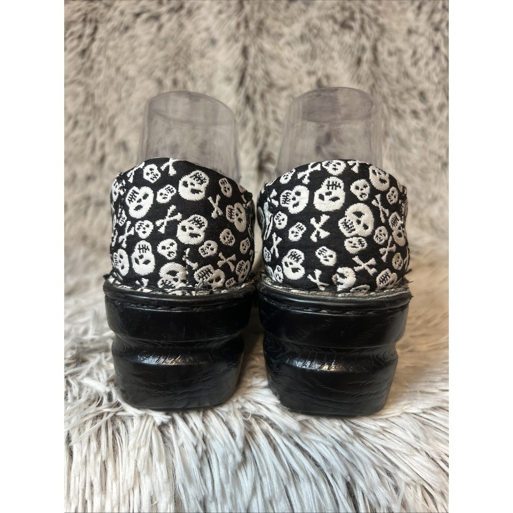 Boc Born Peggy Skull Print Slip On Wedge Comfort Clogs Black White Sz 7M C13033 - Picture 5 of 13